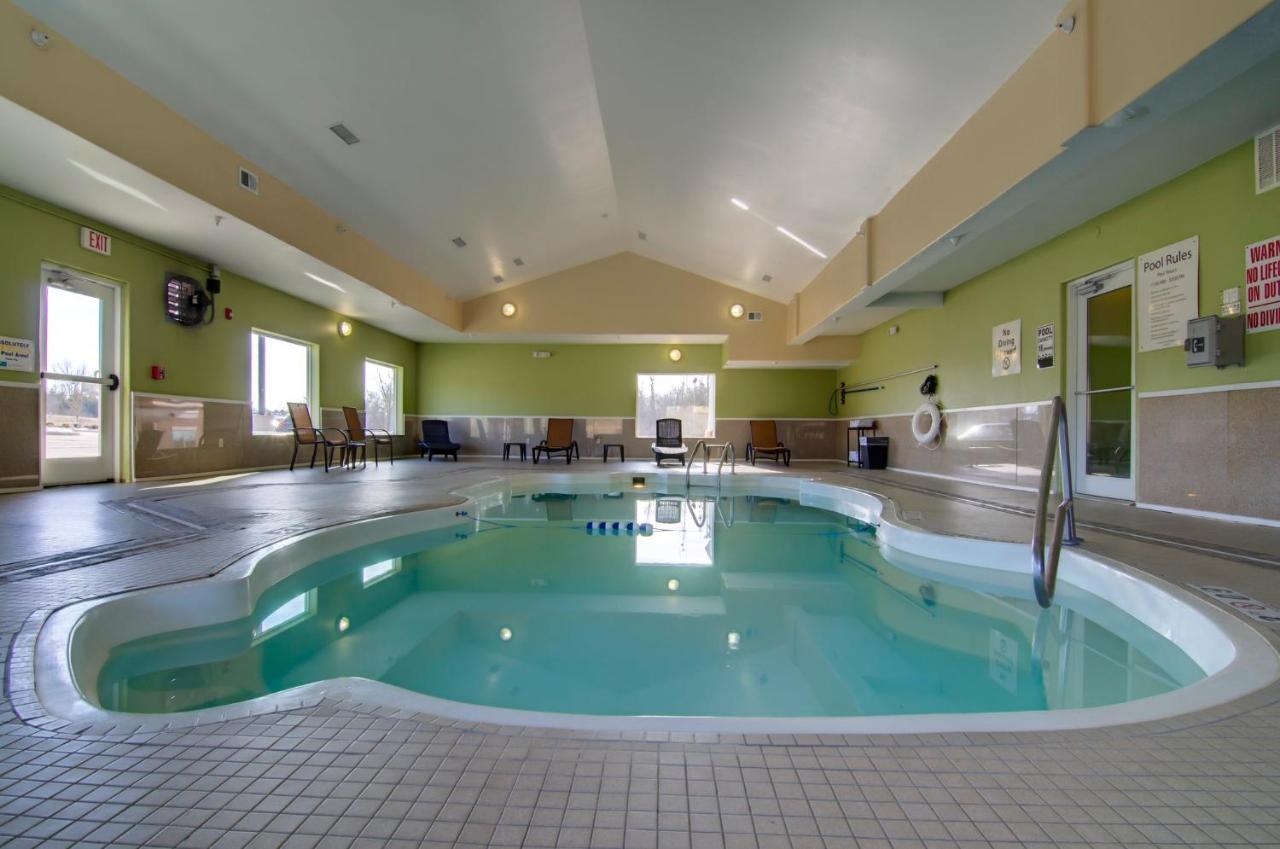 Holiday Inn Express Hotel & Suites Kansas City Sports Complex By Ihg Exteriör bild